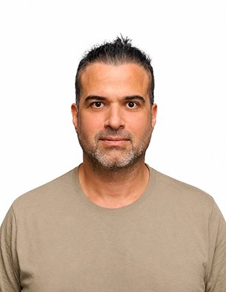 Foto de carnet online retocada a mano por un profesional