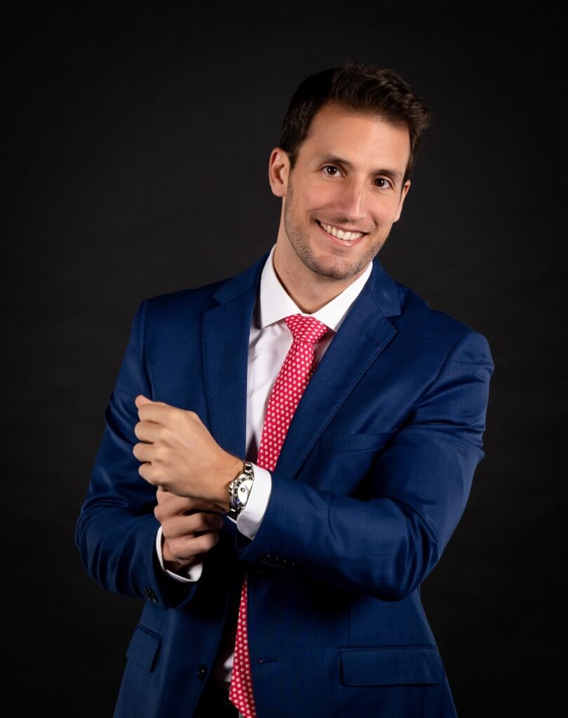 Sesión de fotos de empresa en Barcelona-⁠Retrato profesional para LinkedIn en Foto Estudio Les Corts