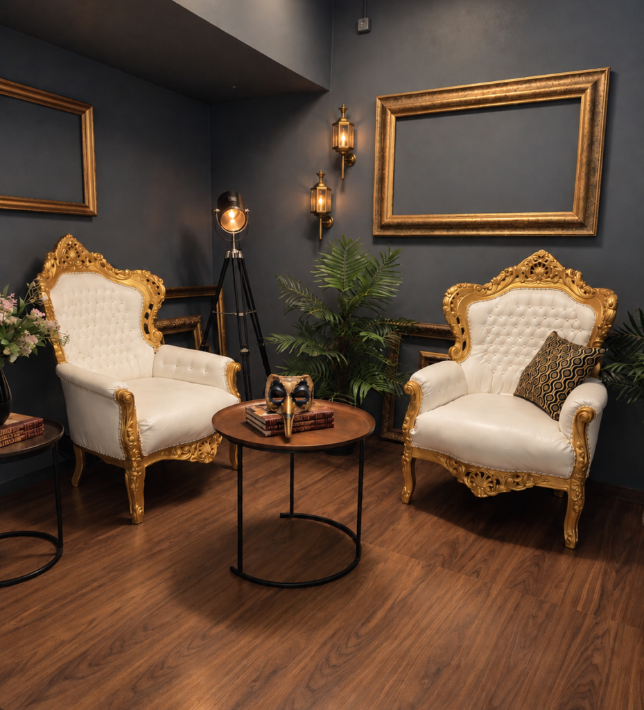 Salón vintage con sillones dorados en nuestro estudio de fotografía en Barcelona